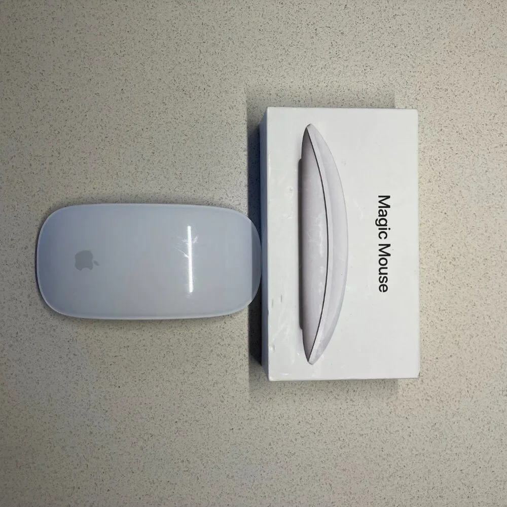 Beautiful Apple Magic Mouse (A1657) - MK2E3AM/A (Lightning Port) WORKS PERFECT